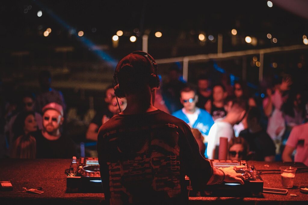 DJ Hizmeti, DJ Kiralama, DJ Performansı